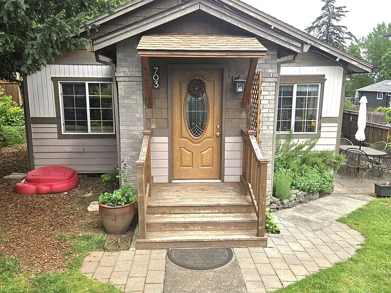 703 Barclay Hills Dr — Photo 2