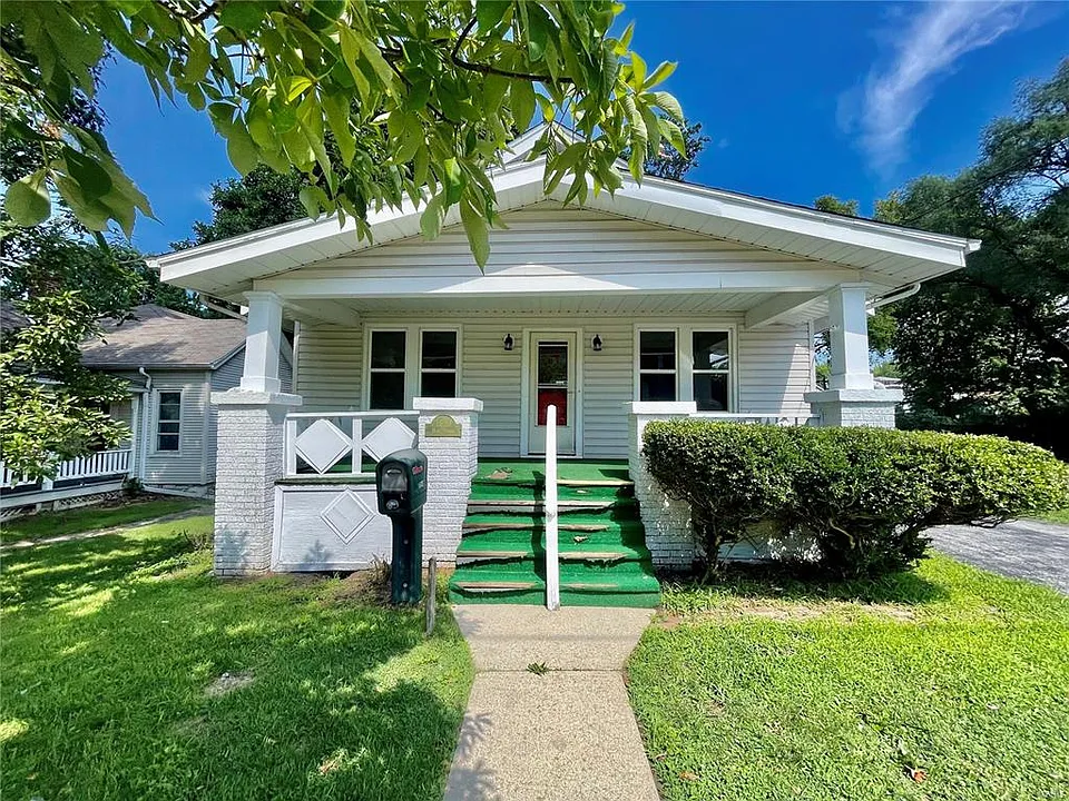1623 Main St
