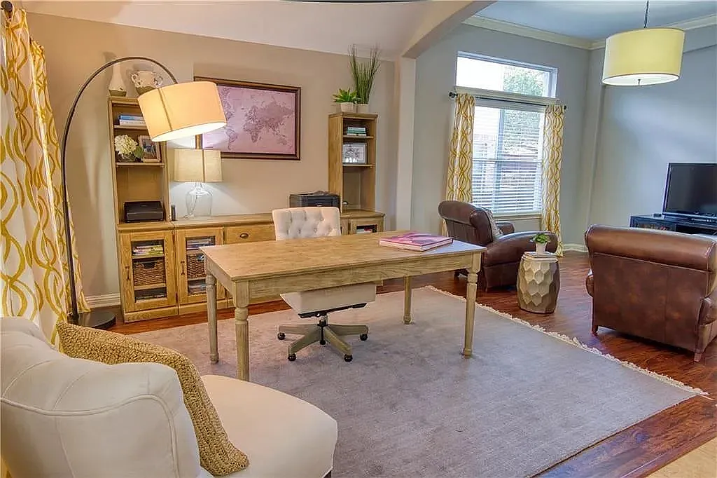 3 bed, 2062 sqft, $2,500 — Photo 2