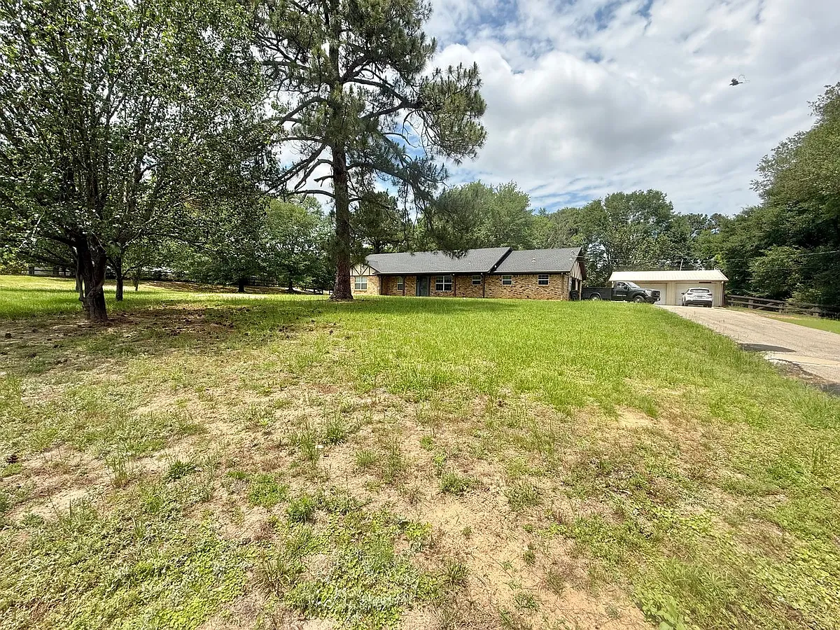Building Photo - 1406 Jeff Davis Dr