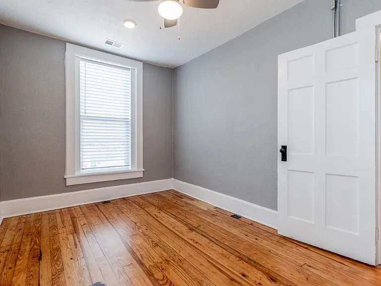 305 Main St — Photo 36