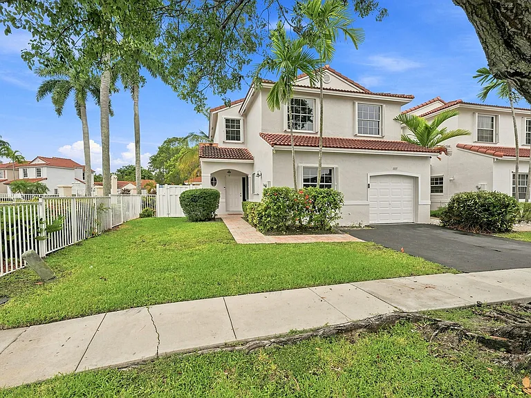 1115 SW 180th Ter — Photo 18