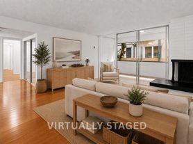 11946 Montana Ave, Los Angeles, CA