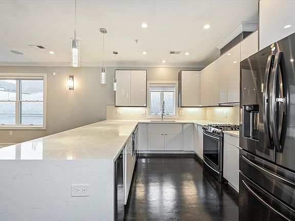4th image of 53 Prospect St #2