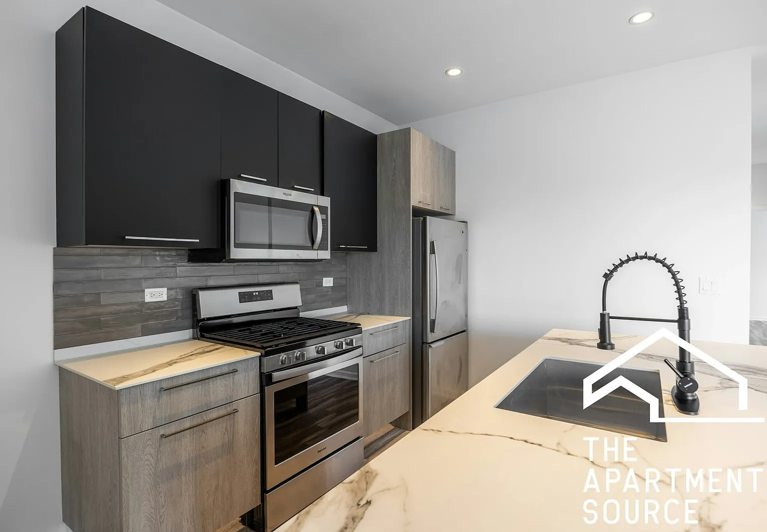 2533 West Fullerton Avenue, Unit 5 — Photo 3