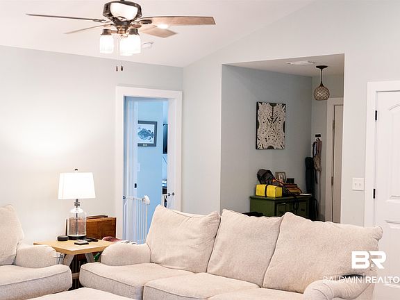 3rd image of 224 Lakefront Cir