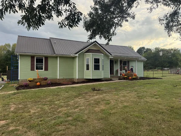 2438 Chester Harris Rd, Woodlawn, TN 37191