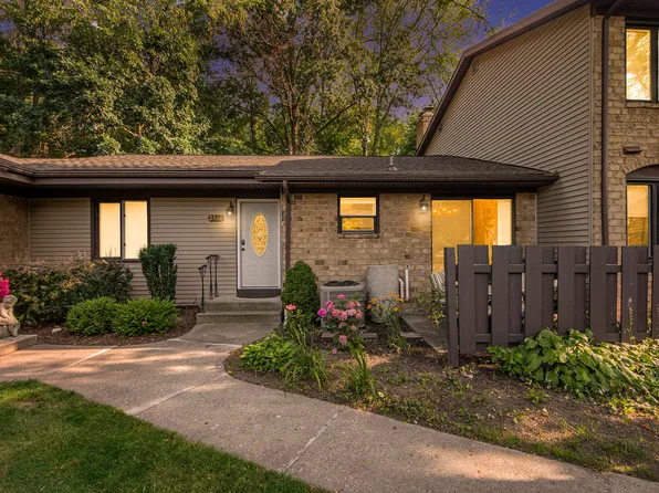 2566 Knightsbridge Rd SE, Grand Rapids, MI 49546