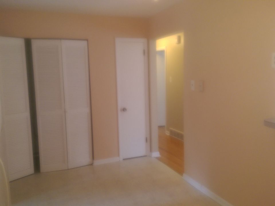 W/D closet and pantry