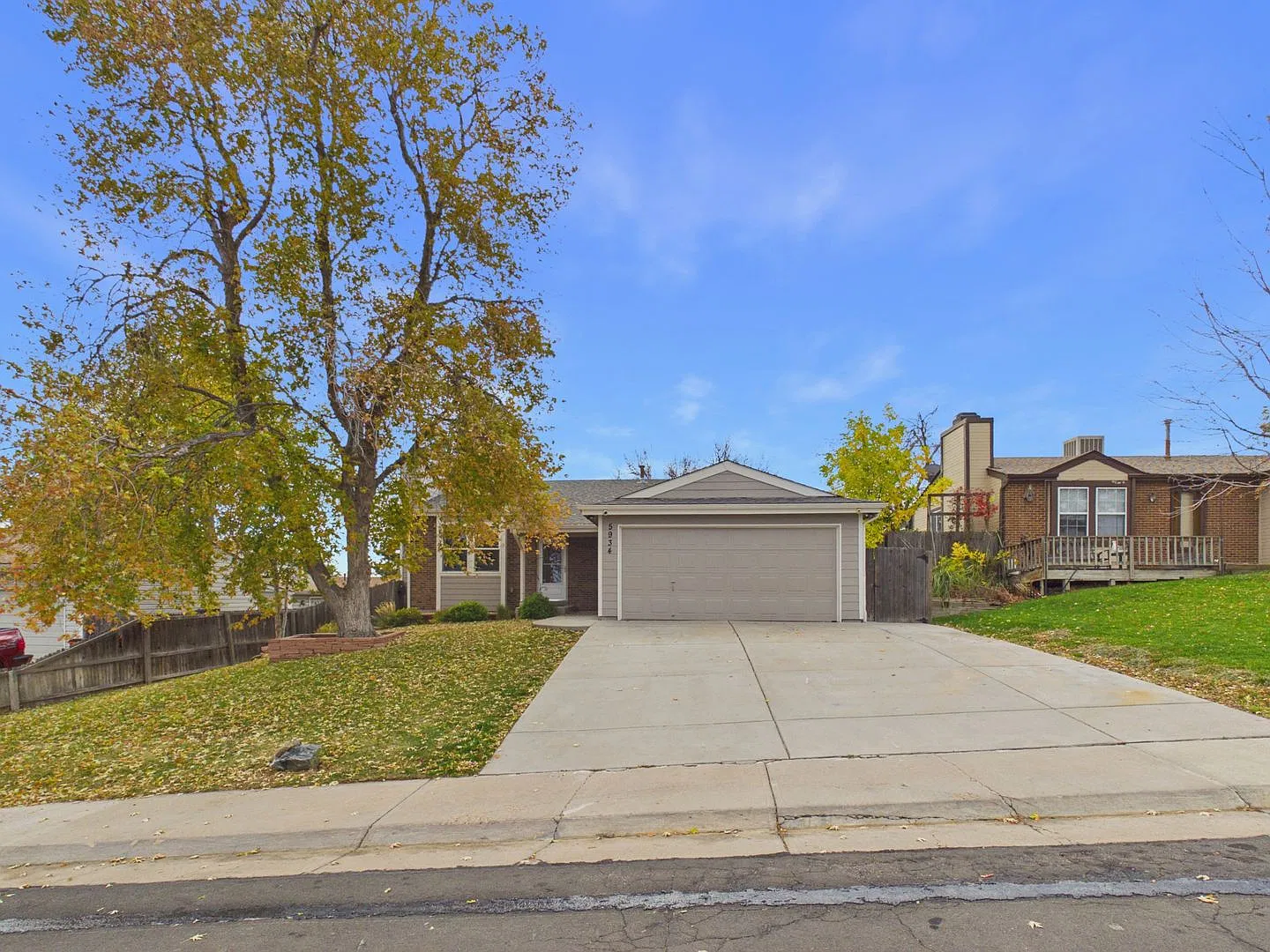 3 bedroom Arvada home — Photo 2