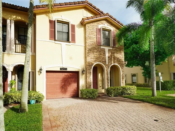 3255 NW 102nd Pl, Doral, FL 33172