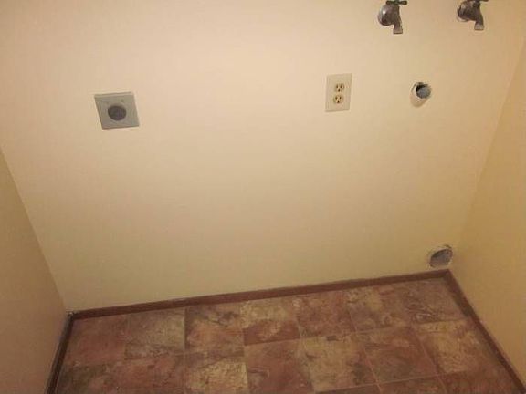 Laundry Room w/hook-ups