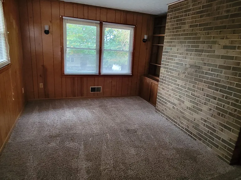 1806 Hawthorne Ave — Photo 4