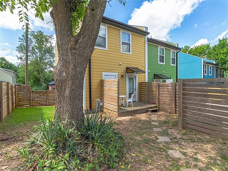 318 E Martin Luther King Jr Blvd — Photo 16
