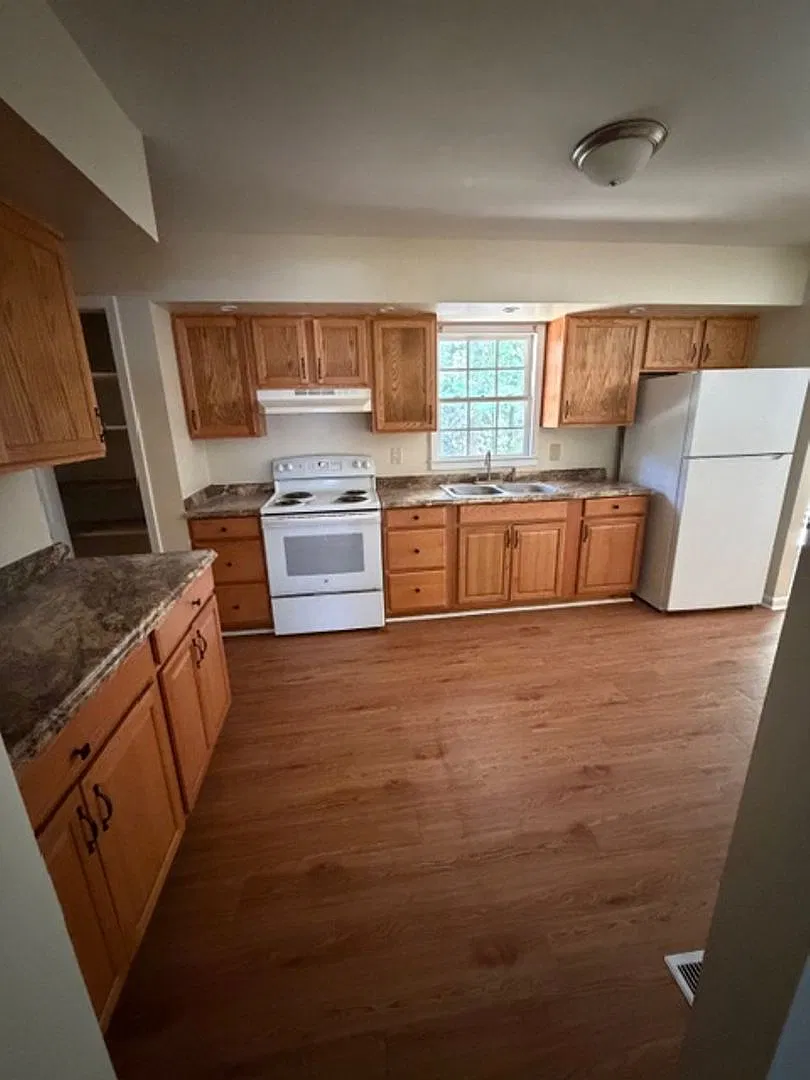207 W Sherwood Dr — Photo 3