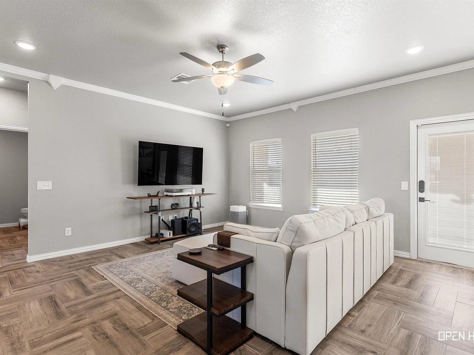 4 bed, 2.0 bath, 2107 sqft, $3,300 — Photo 4