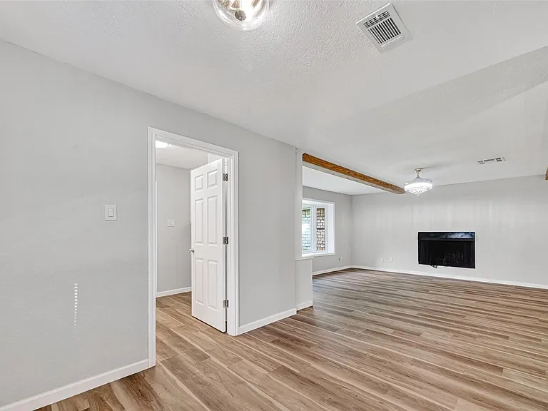25503 Foxbriar Ln — Photo 14