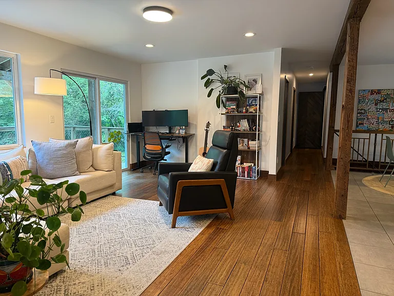 41 Middle Rd — Photo 4