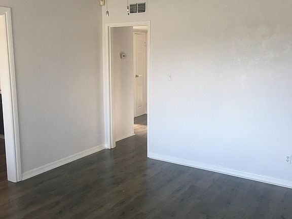4th image of 517 W Ross Ave
