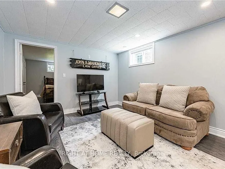 118 Briarwood Cres — Photo 4