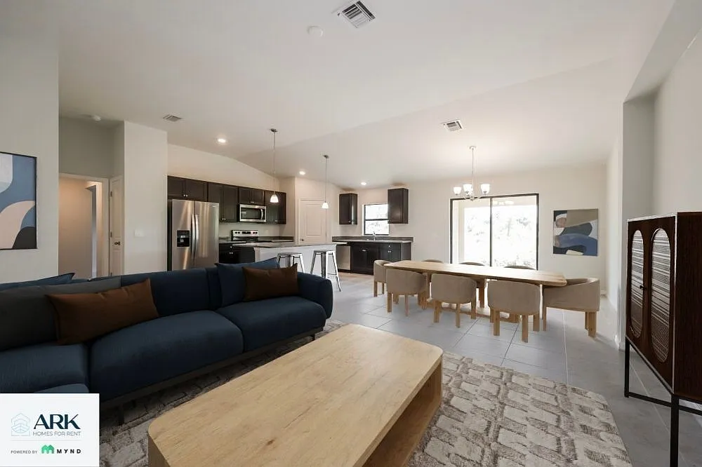 4 bed, 2.0 bath, 1843 sqft, $2,424 — Photo 3