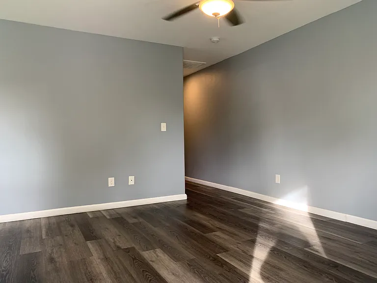 235 W South St — Photo 5
