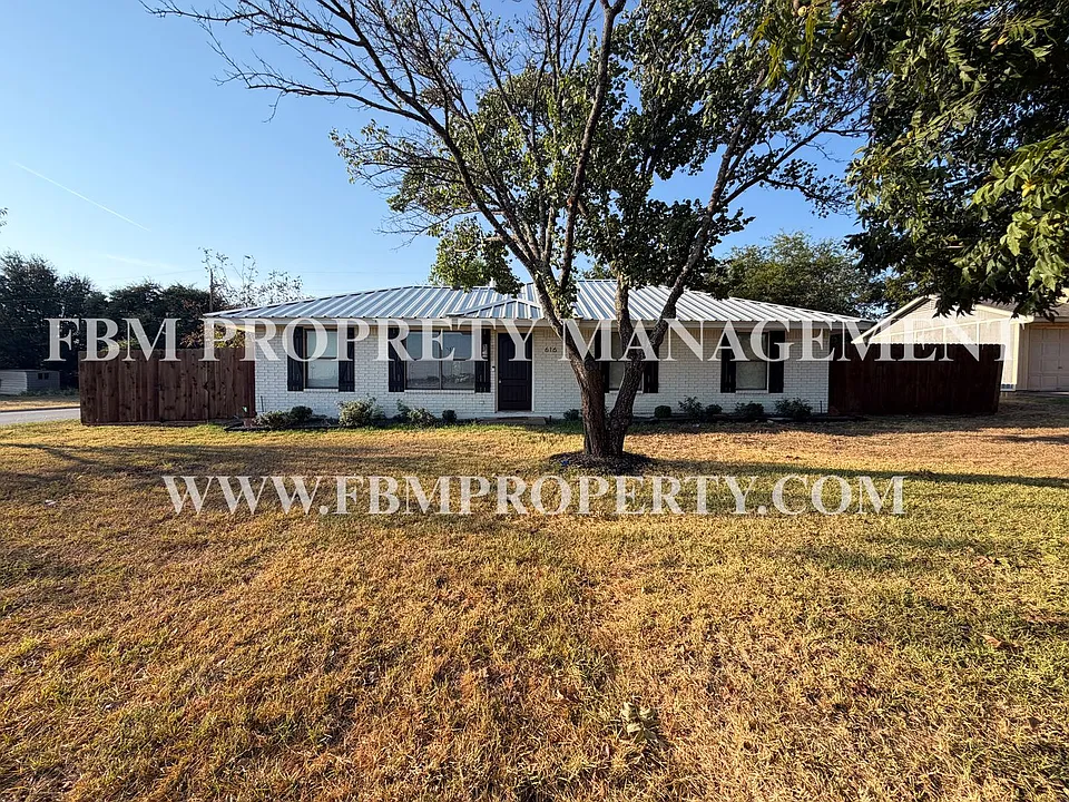 616 E Ave E