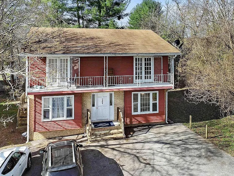1303 Giles Rd #B — Photo 2