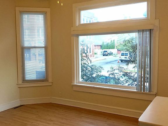 4th image of 1525 N Farwell Ave #A