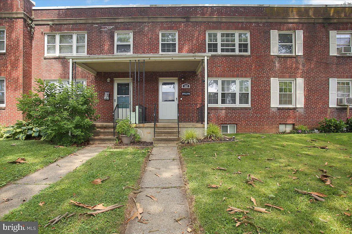 302 Sycamore Rd photo 1
