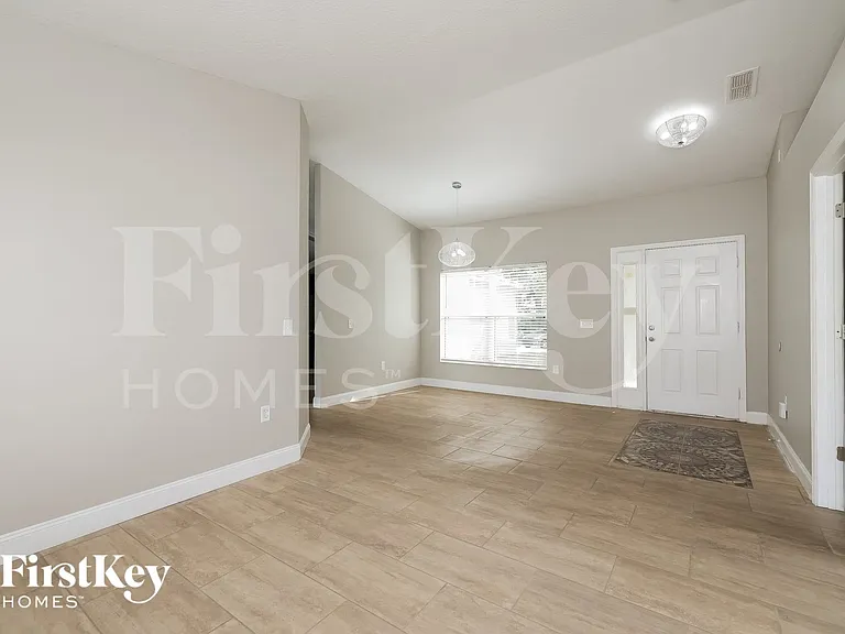 1031 Heron Ct — Photo 4
