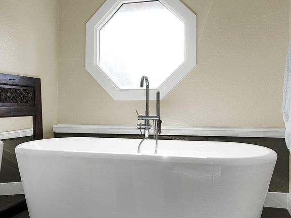 master bath free-standing soaking tub