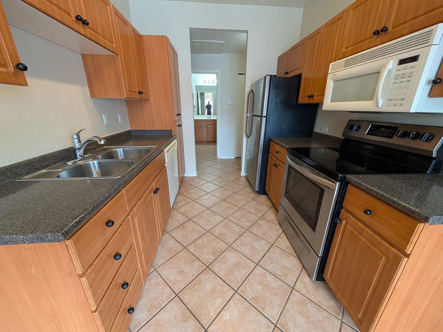 2 bed, 1056 sqft, $1,725 — Photo 2