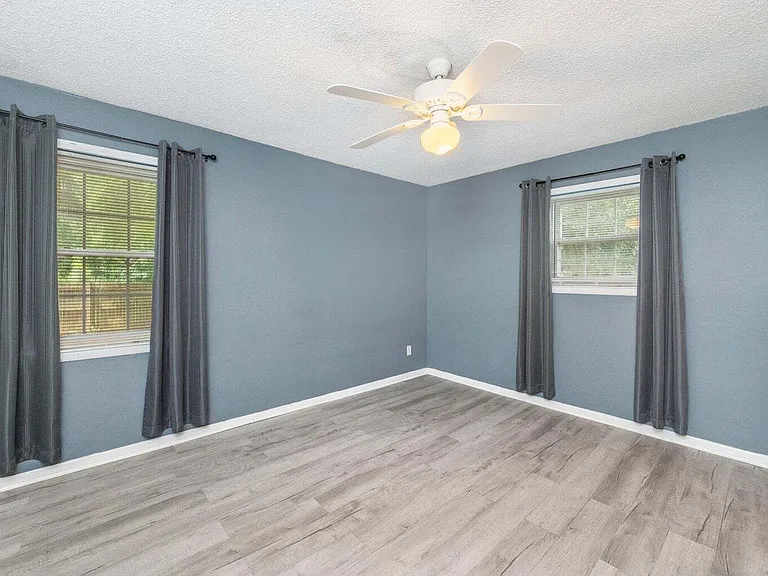 110 Green Dr — Photo 7