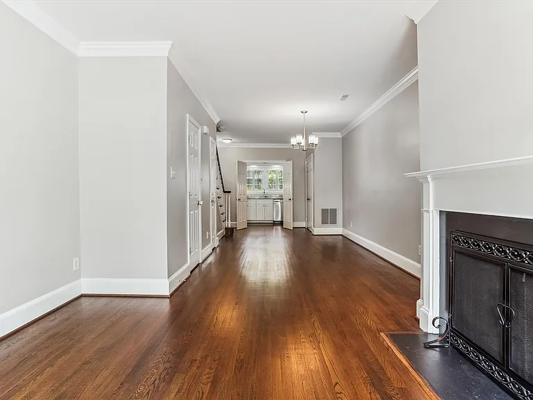 1158 N Pitt St — Photo 14