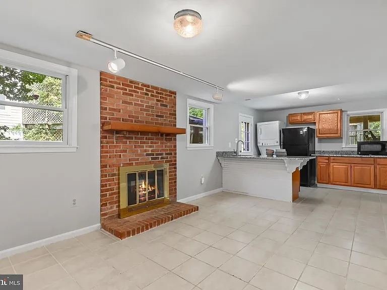 8421 Hollis Ln — Photo 19