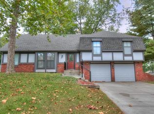 10005 NW Mirror Lake Ct, Kansas City, MO 64152