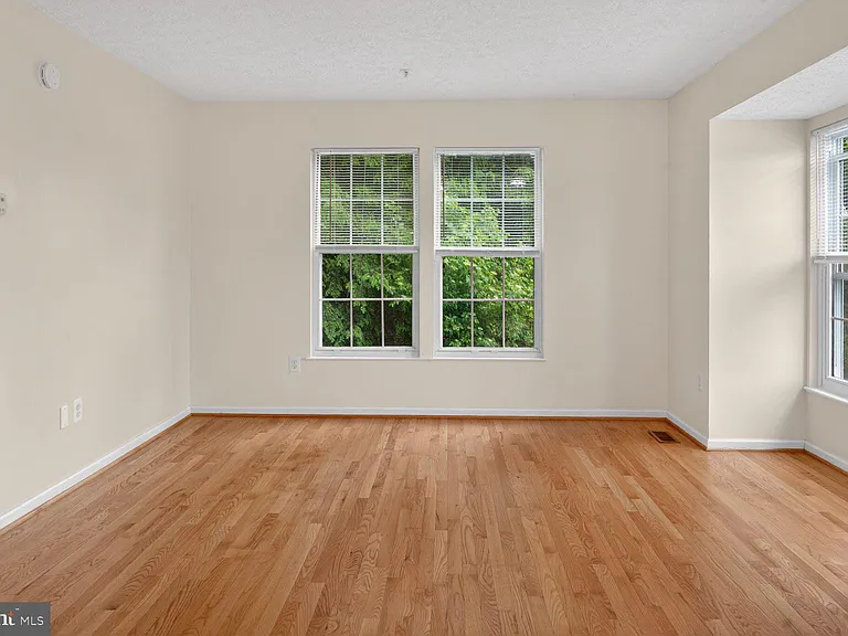 158 Glen View Ter — Photo 3