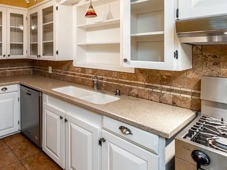 2407 Arlington Pl — Photo 32