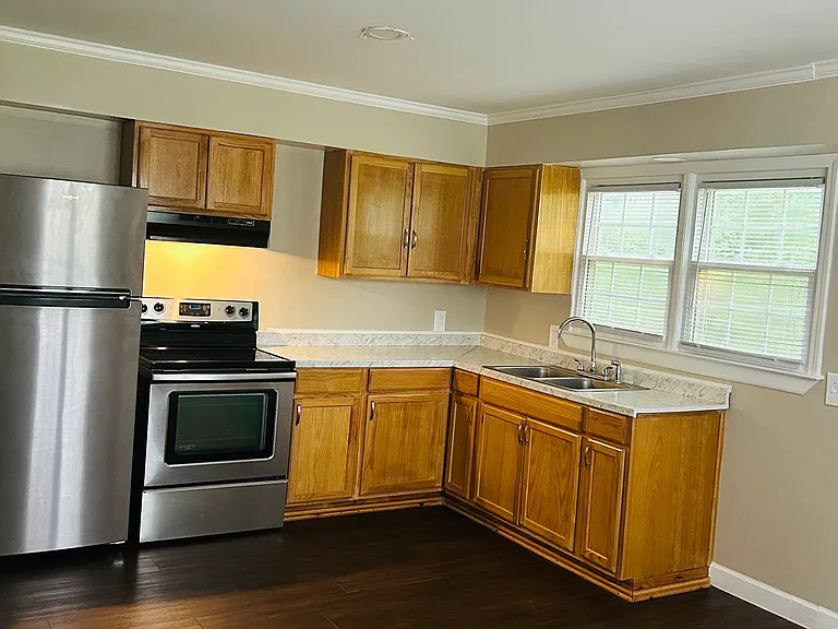 210 Park Ave #B — Photo 12