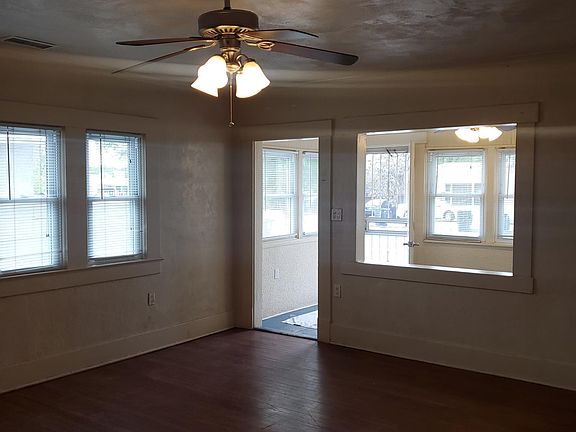 4th image of 2117 Coal Ave SE