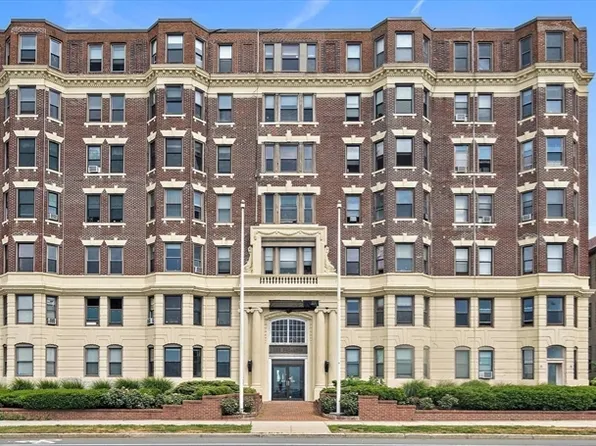 285 Lynn Shore Dr APT 706, Lynn, MA 01902