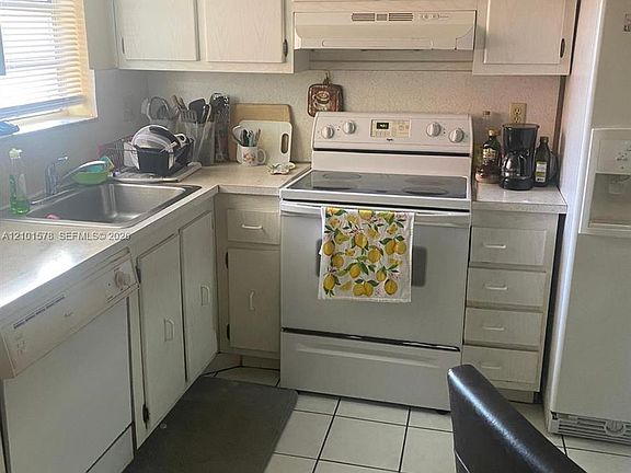 3rd image of 605 S State Road 7 APT 1H