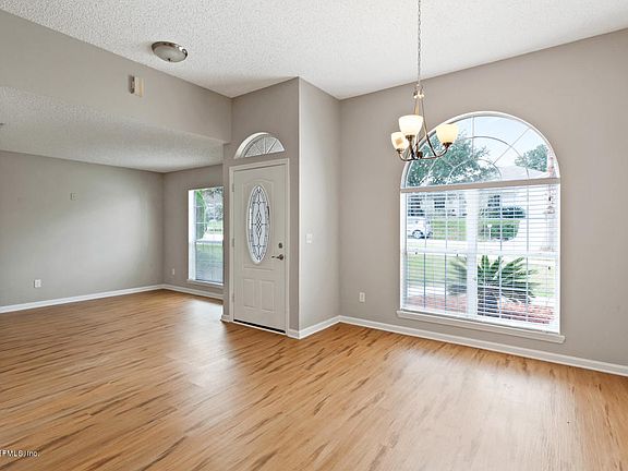 4th image of 3080 Hickory Glen Dr