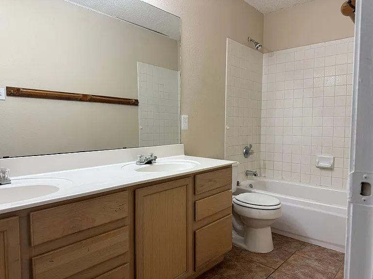 8003 Chestnut Manor Dr — Photo 12
