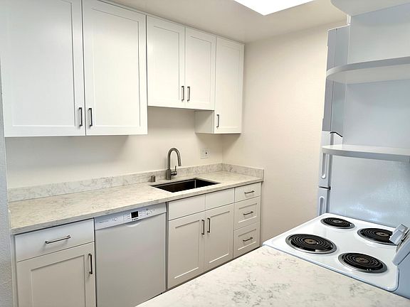 2nd image of 1126 Cherry Ave APT 85