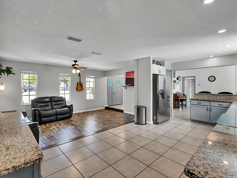 245 Country Circle Dr E — Photo 9