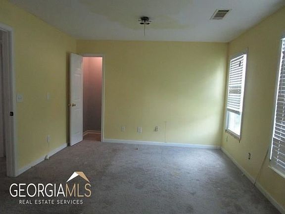 2nd image of 2712 Whitecrest Cir SE