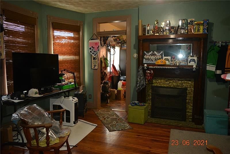 2nd image of 906 Pittsburgh St