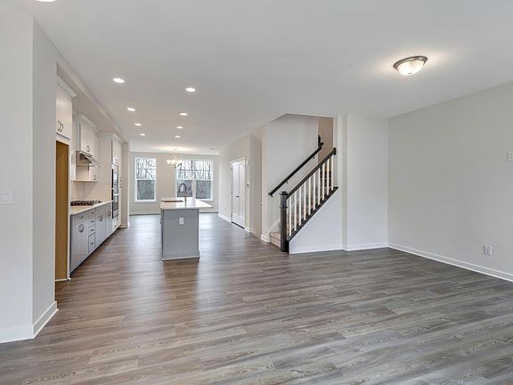 4th image of 2891 Rayfield Ave